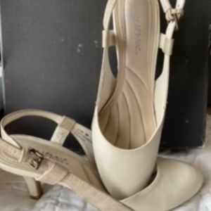 Lifestride sling back pumps